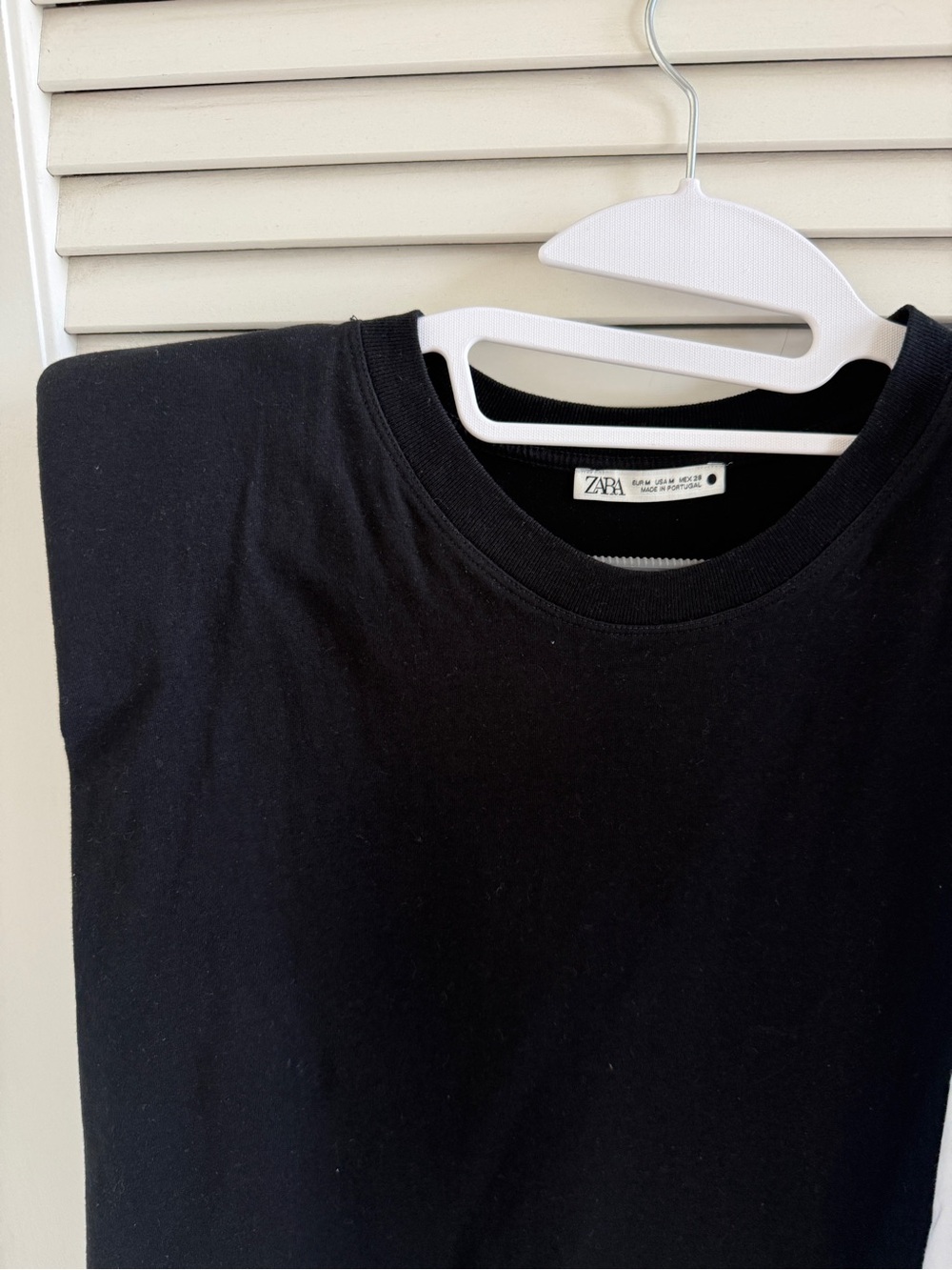 Zara Black and White Shoulder-Pad Tank Tops - Picture 3 of 8
